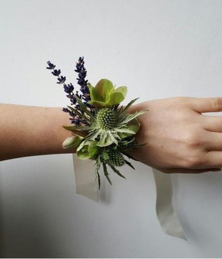 Hoa đeo tay 20