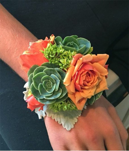Hoa đeo tay 36